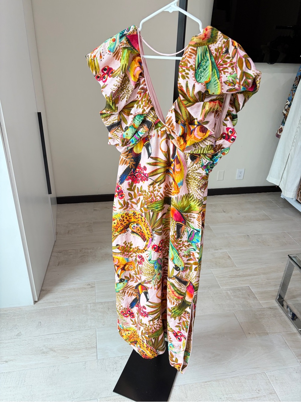 Farm Rio: INTO THE JUNGLE PINK SLEEVELESS MIDI DRESS - Picture 5 of 14